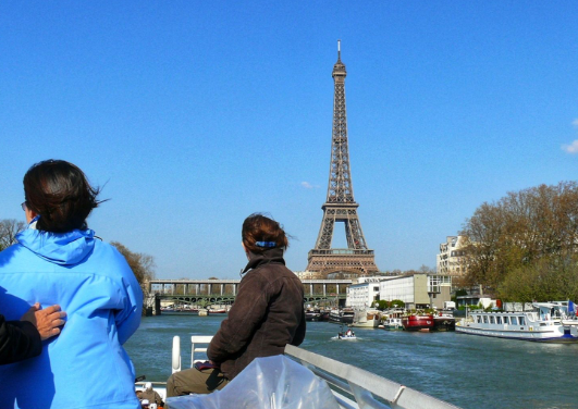 menikmati-pesona-sungai-seine-dengan-river-cruise