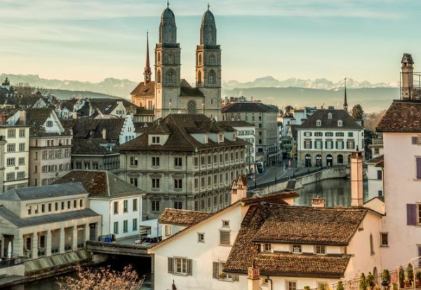 Kota Tua Bersejarah di Swiss dengan Nuansa Eropa Klasik