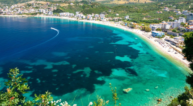 Menikmati Panorama Laut di Riviera Albania, Himarë