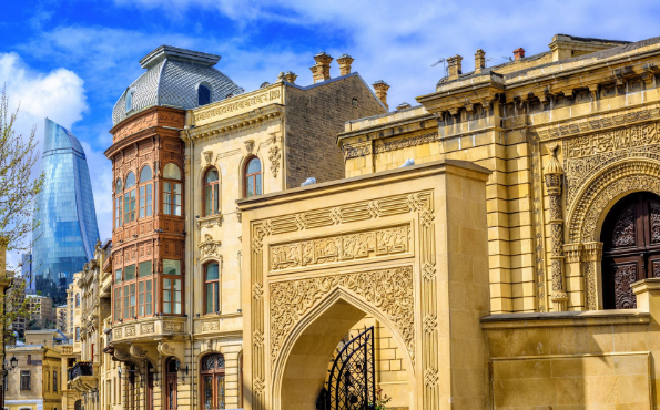 Menelusuri Sejarah dan Budaya di Kota Lama Baku