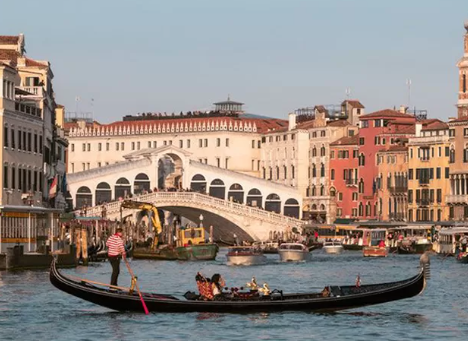 Review Wisata Venice Pesona Kota Air yang Romantis