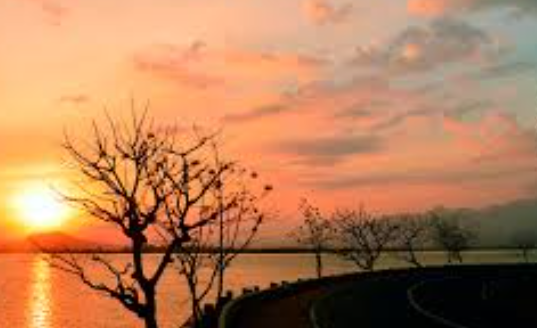 Wisata Pantai Sunset dengan Panorama Senja Menawan